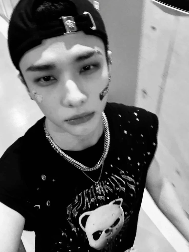 hyunjin thumbnail