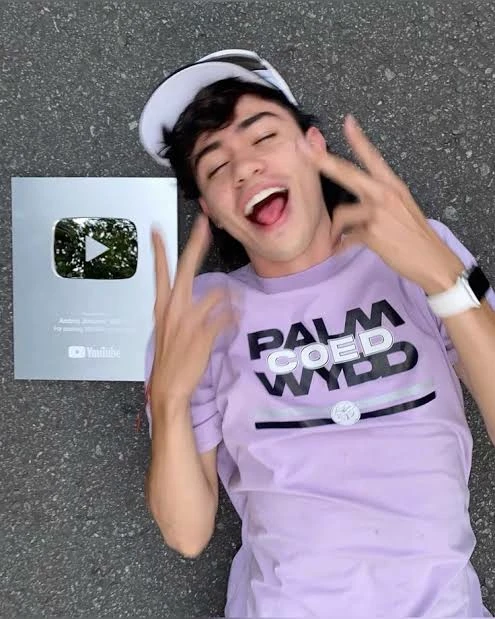 andy lives 00 thumbnail