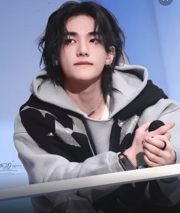 Hwang Hyunjin thumbnail