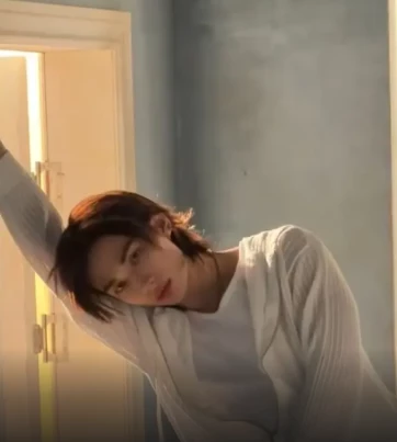 Hwang Hyunjin thumbnail