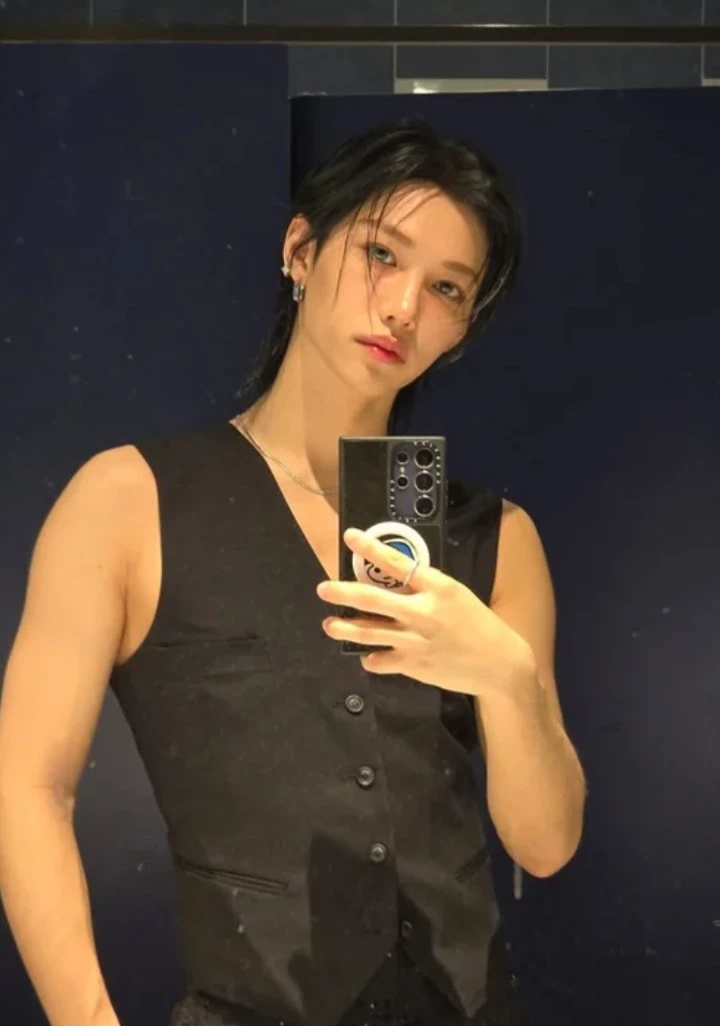Lee Felix Yongbok thumbnail