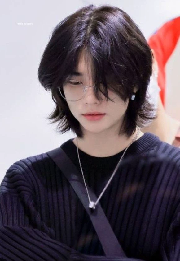 Hwang Hyunjin thumbnail