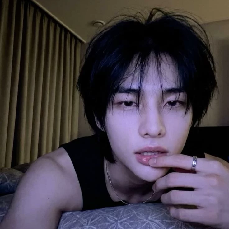 Hwang Hyunjin thumbnail