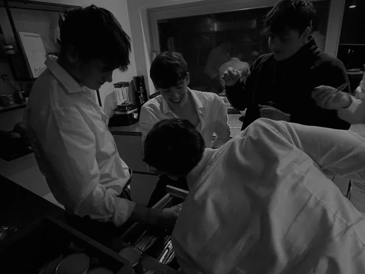 Roommates: 4 Boys, 1 Girl  thumbnail