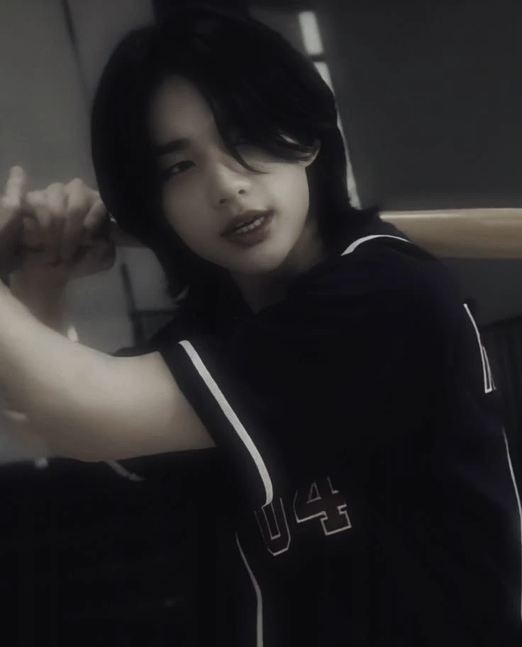 Hwang Hyunjin thumbnail