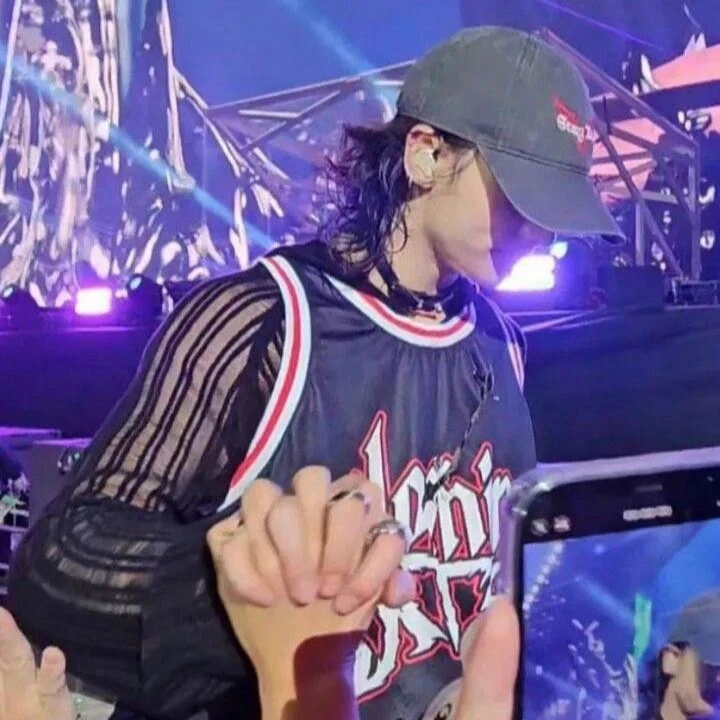 Hwang Hyunjin thumbnail