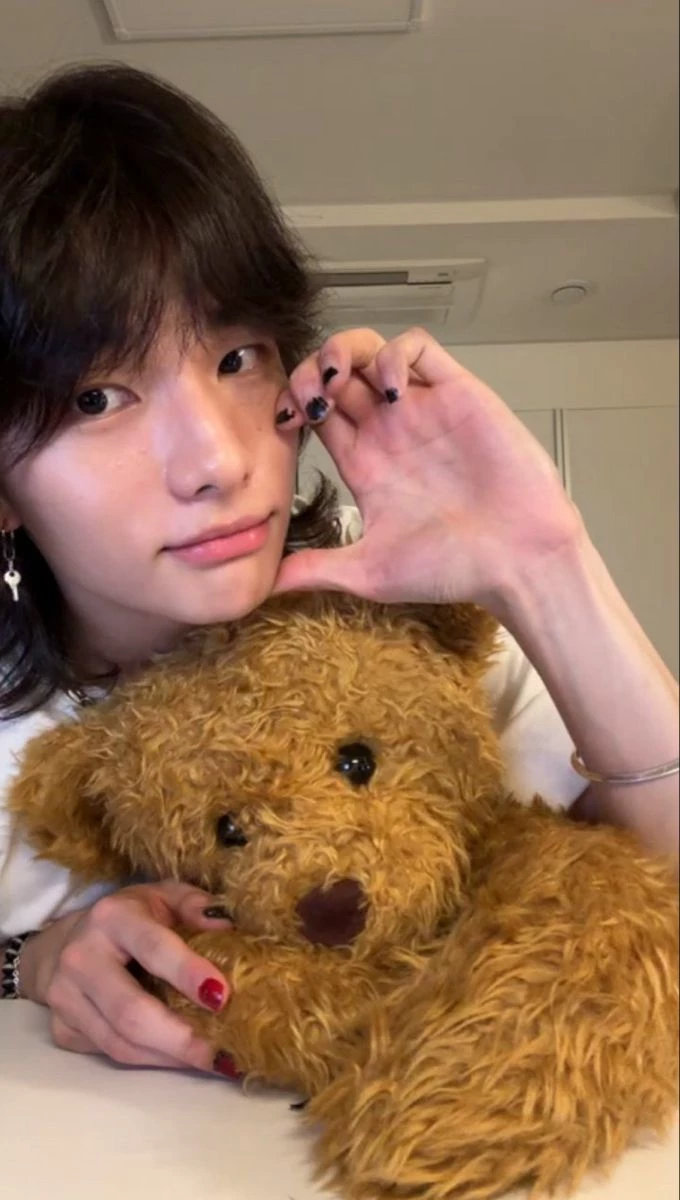 Hyunjin thumbnail