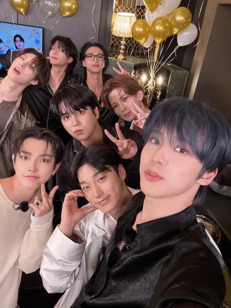 ATEEZ - :3 thumbnail
