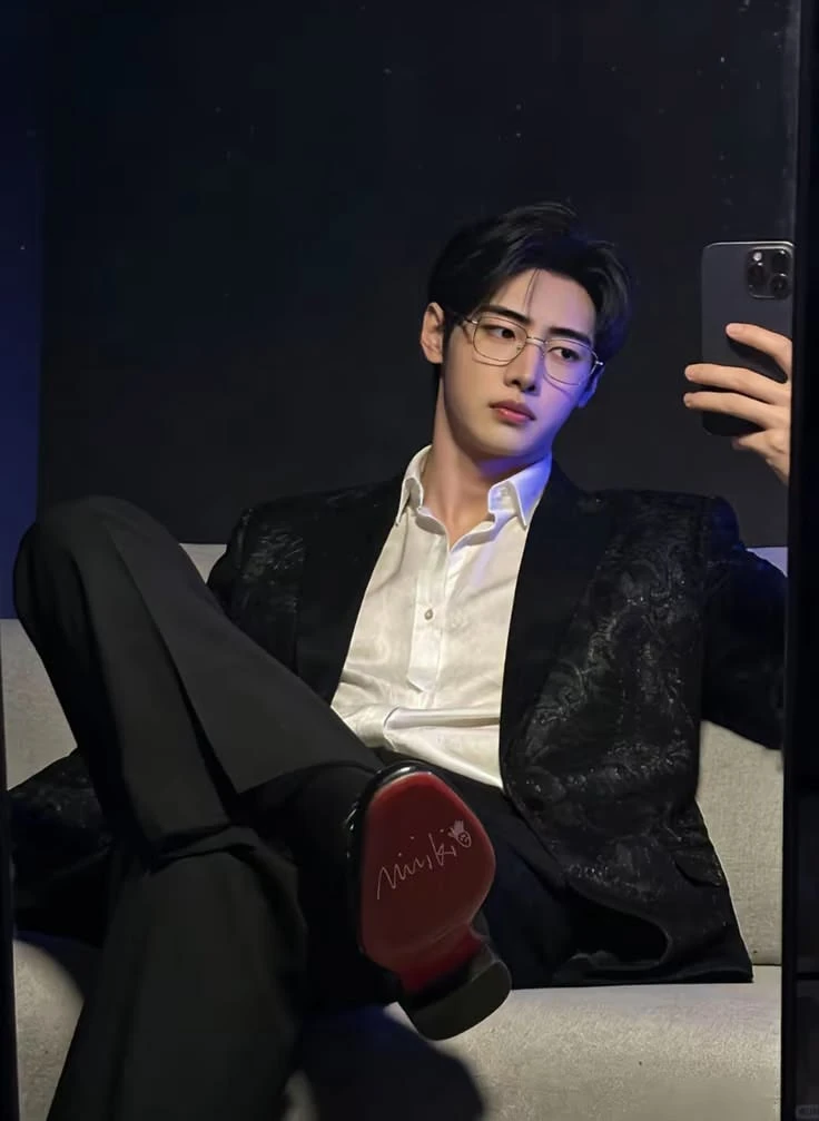 leo thumbnail