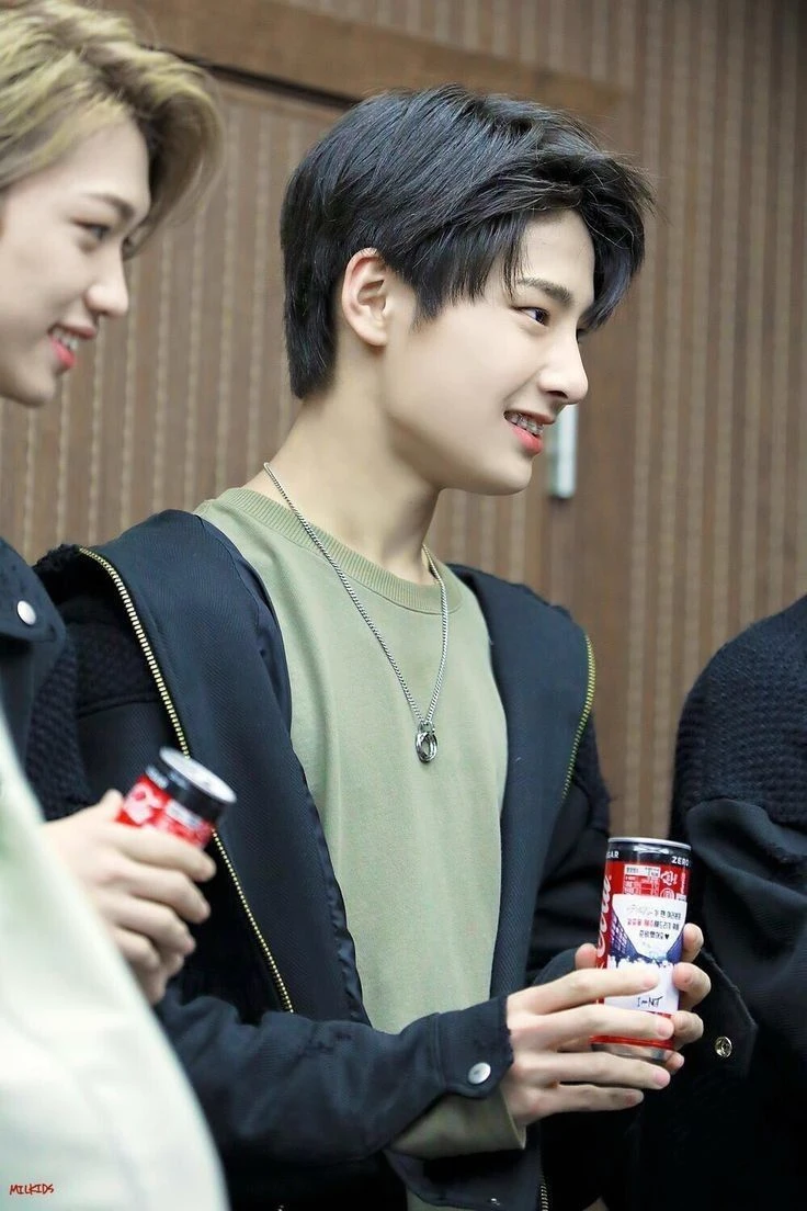 Jeongin thumbnail