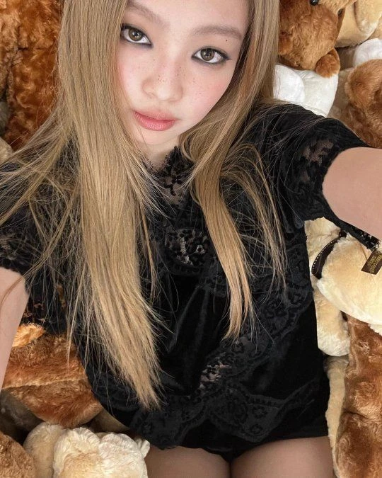 Jennie thumbnail