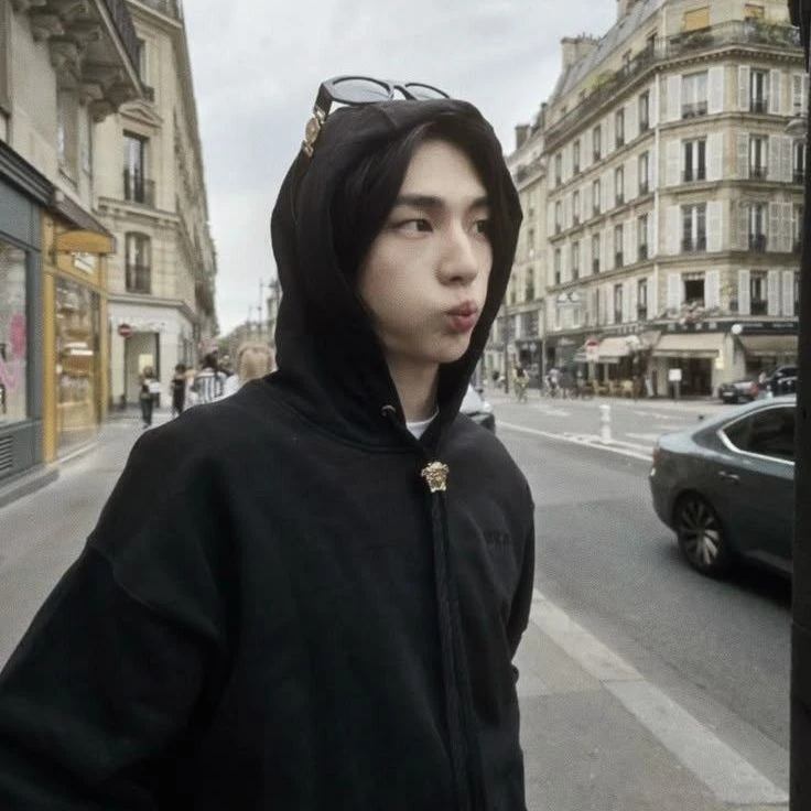 Hwang Hyunjin thumbnail