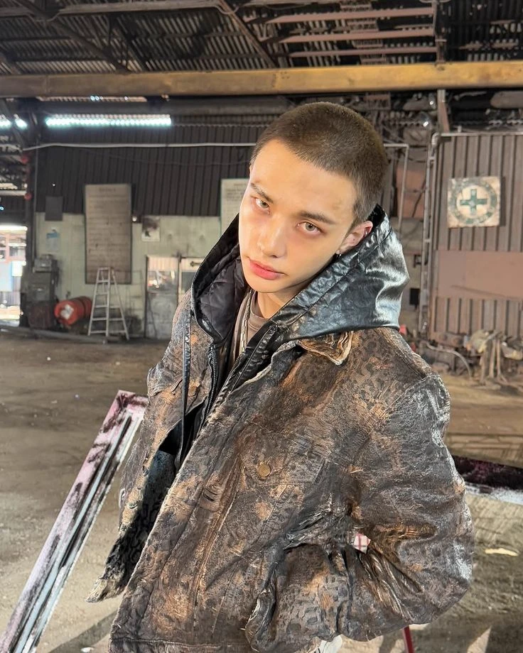 Hwang Hyunjin thumbnail