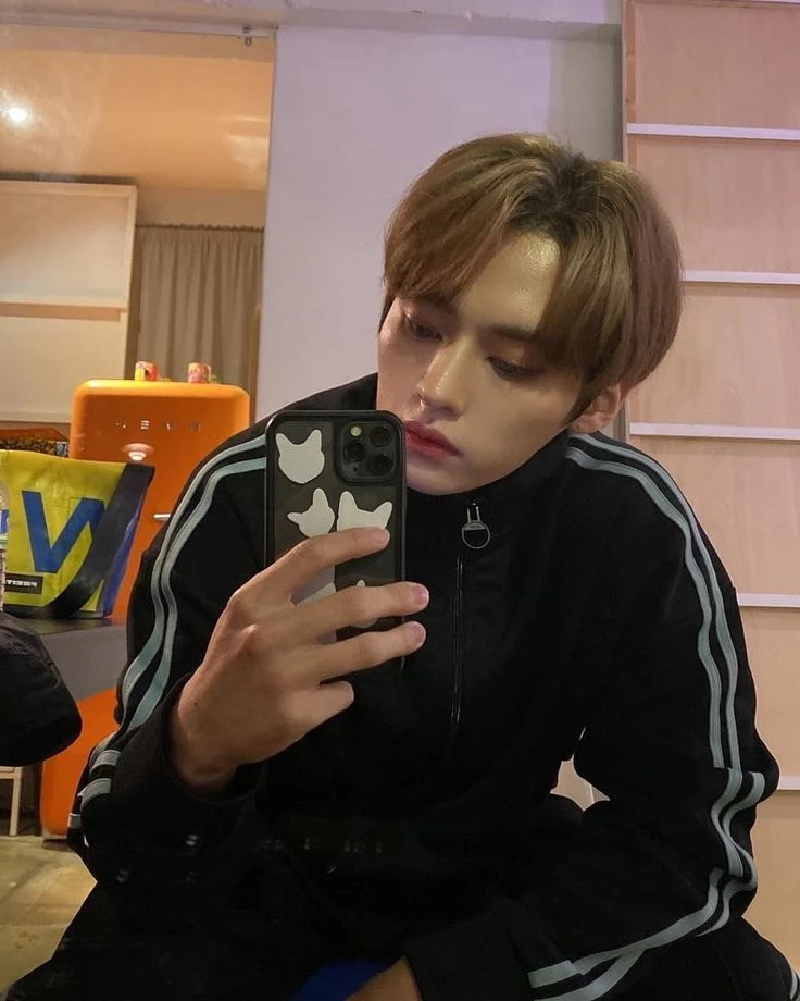 Lee know thumbnail