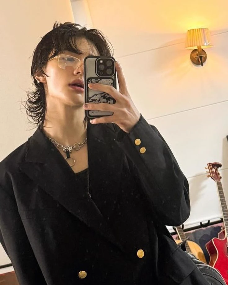 Hwang Hyunjin thumbnail
