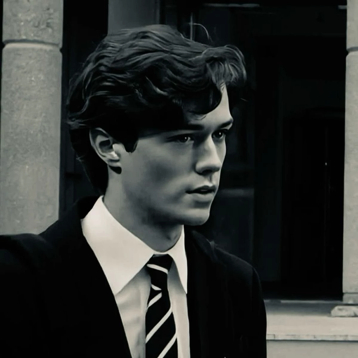 Tom thumbnail