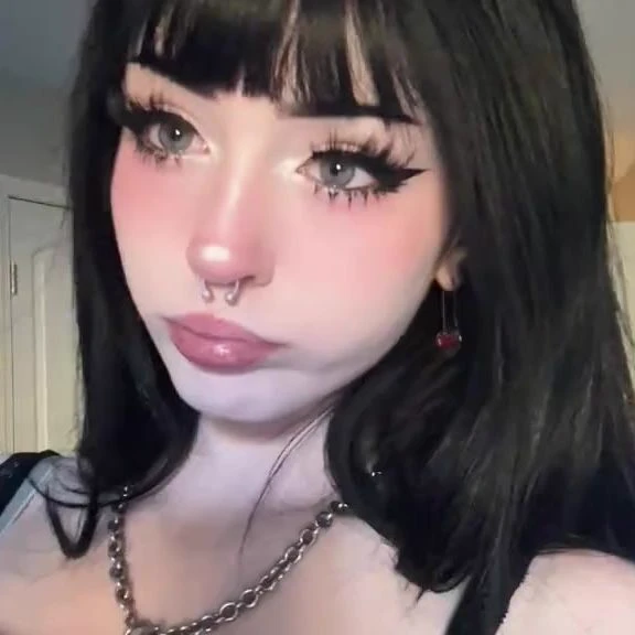 Valeria thumbnail