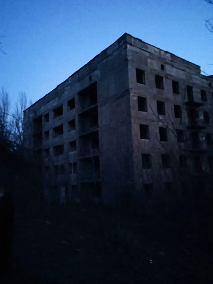 Abandoned building thumbnail
