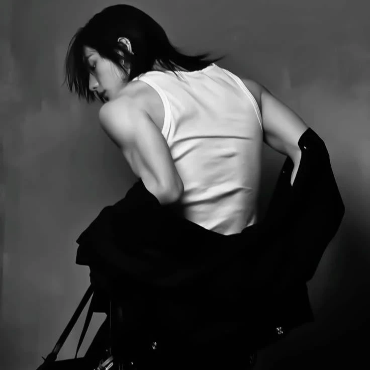 Hwang Hyunjin thumbnail