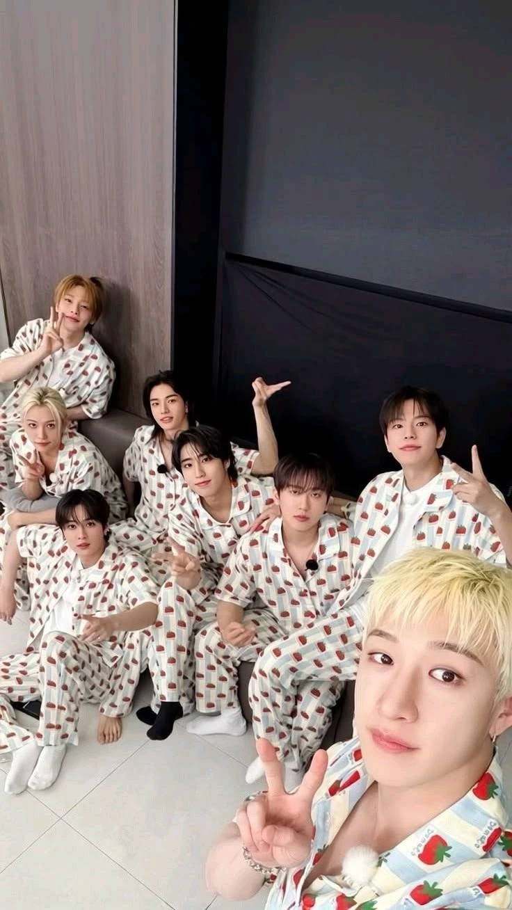 Stray Kids thumbnail