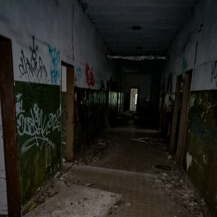 //ghost hunting with friends// thumbnail