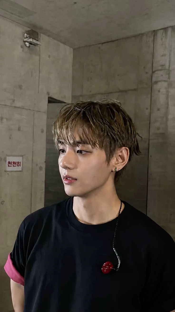 Kim Taehyung thumbnail