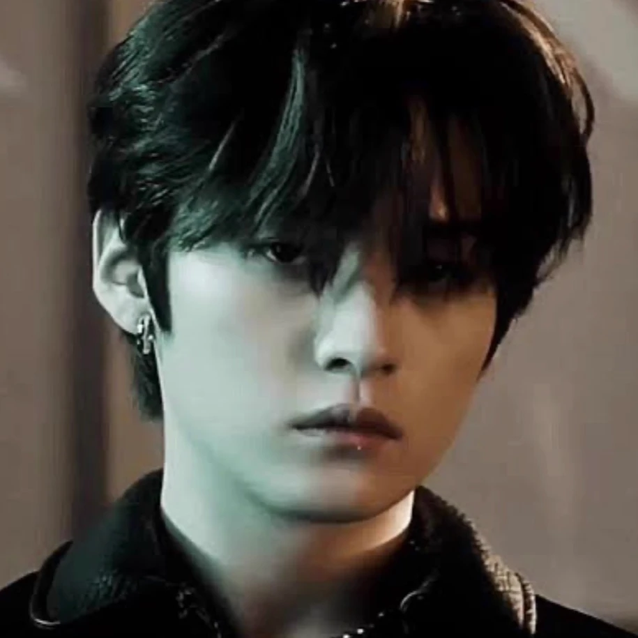 Lee Know thumbnail