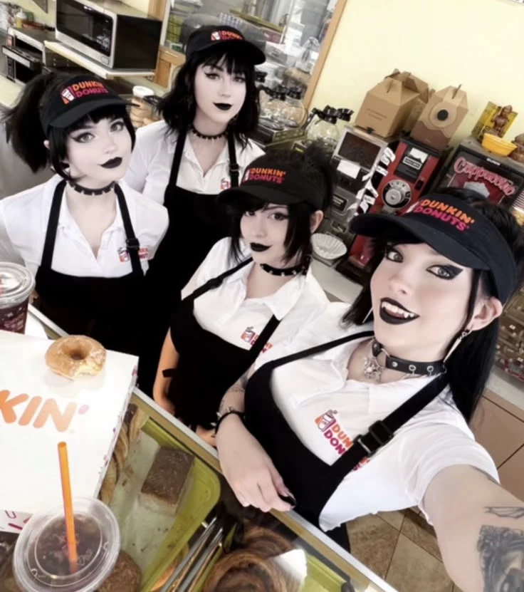 4 Goth girls thumbnail
