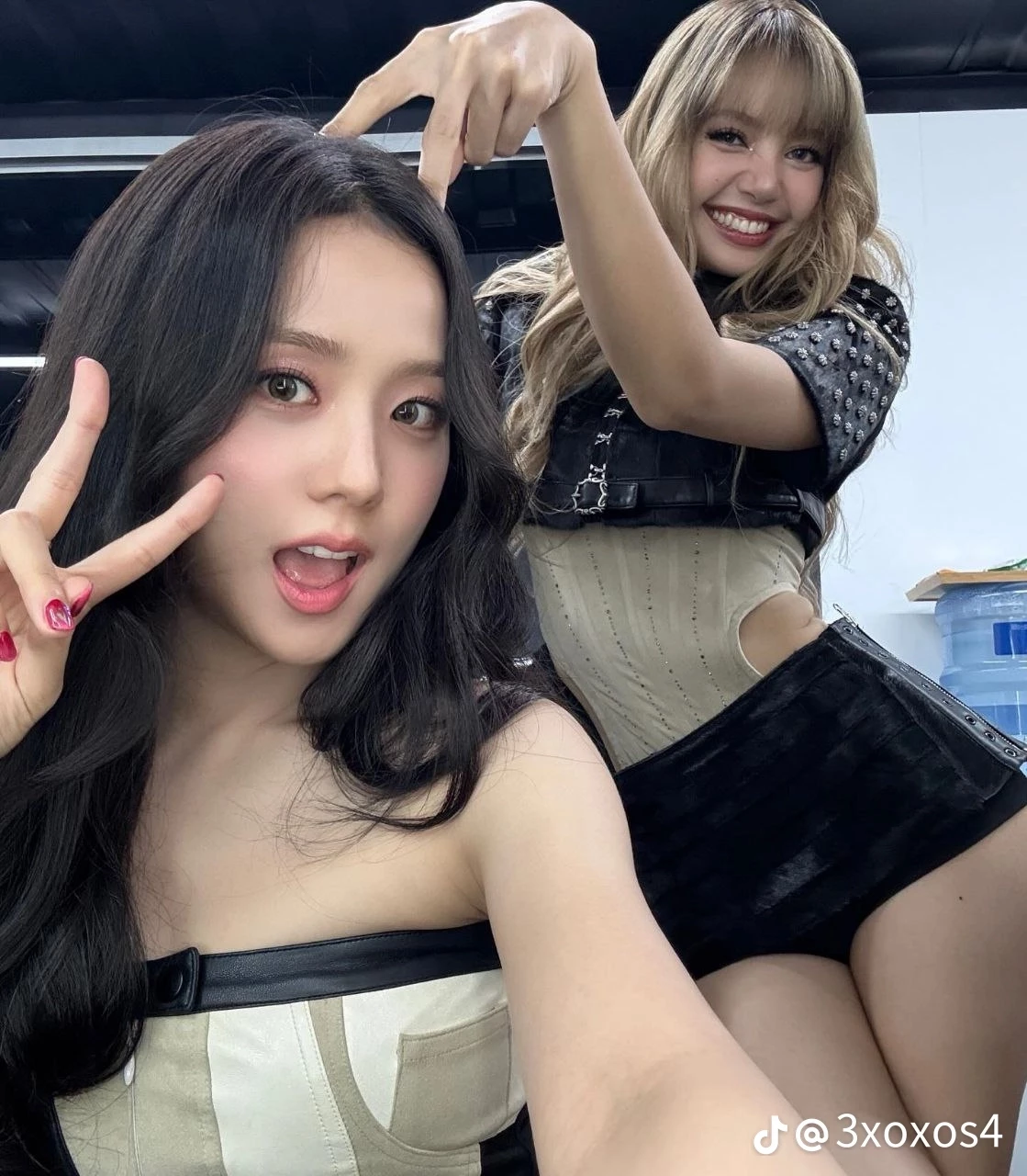 Lisa y jisoo thumbnail