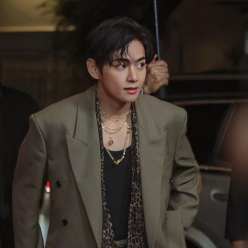 Kim Taehyung thumbnail