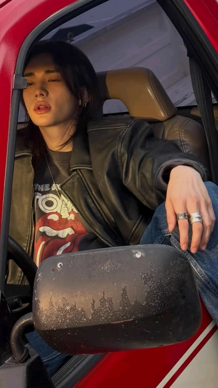 Hwang Hyunjin thumbnail