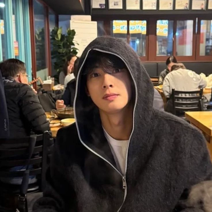 Cha Eun-woo thumbnail