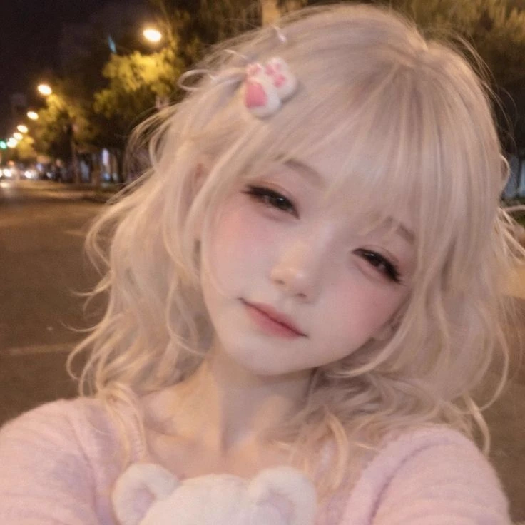Lumiere — Your clingy girlfriend thumbnail