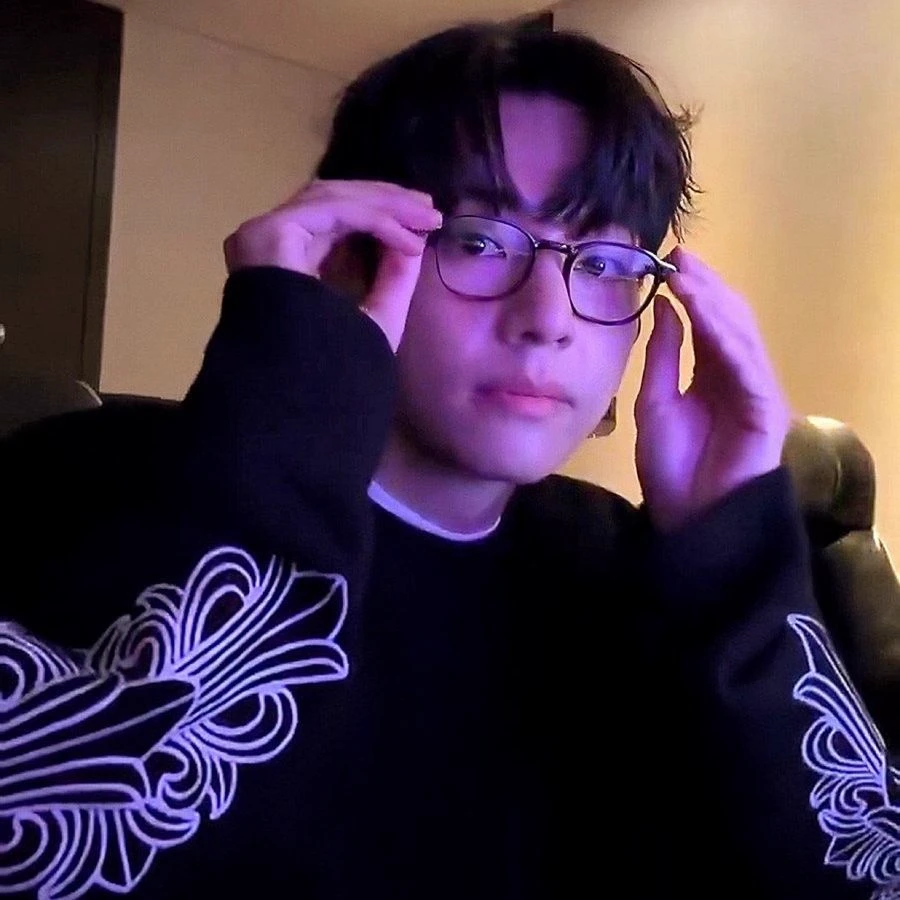 Kim Taehyung thumbnail