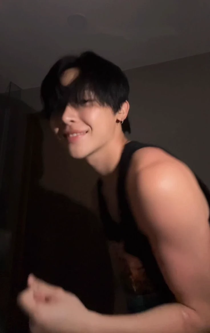 Wang Yixiang  thumbnail