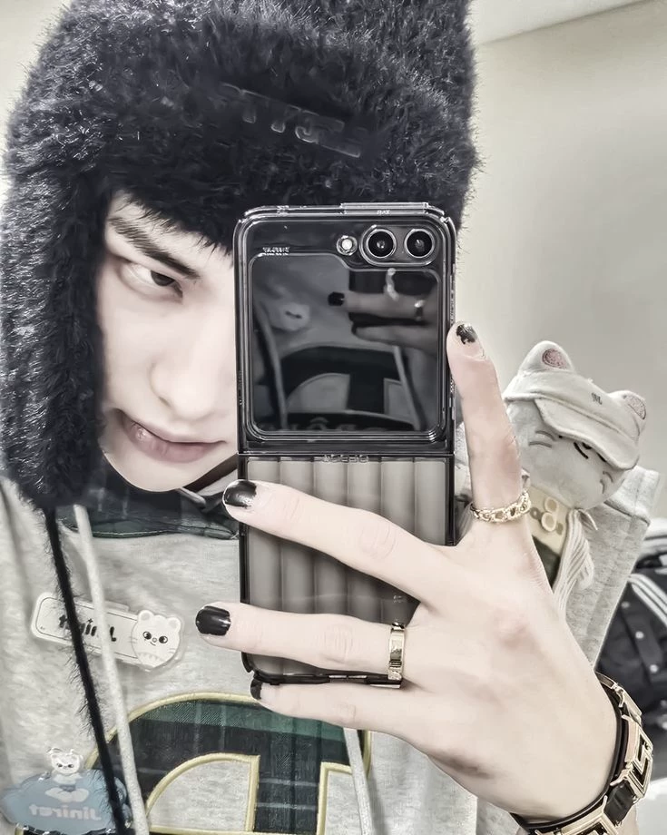 Hyunjin thumbnail