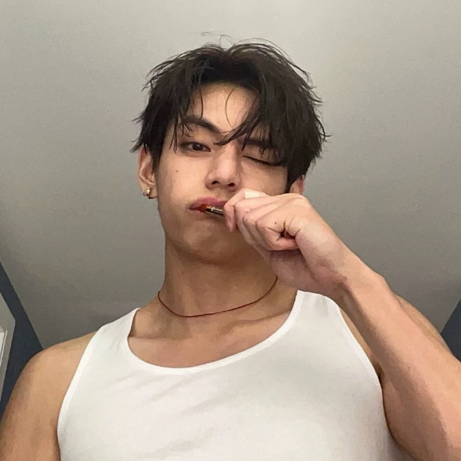 Kim Taehyung thumbnail