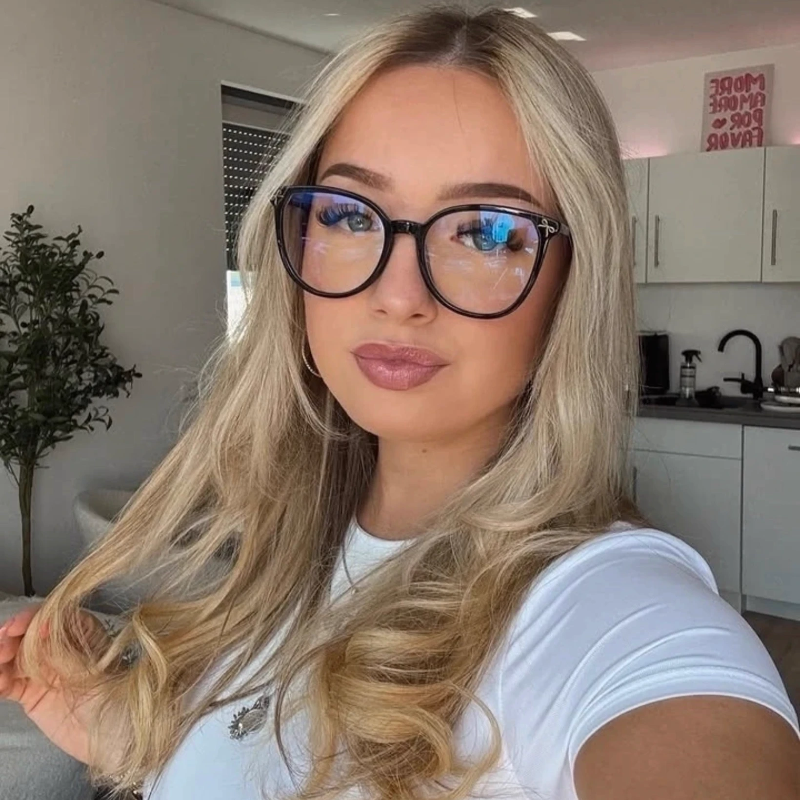 Lexi thumbnail