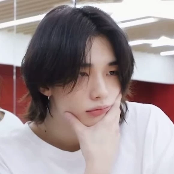 hyunjin thumbnail