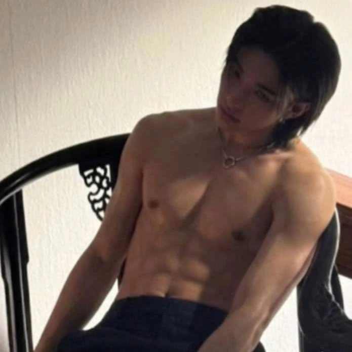 Hwang Hyunjin thumbnail