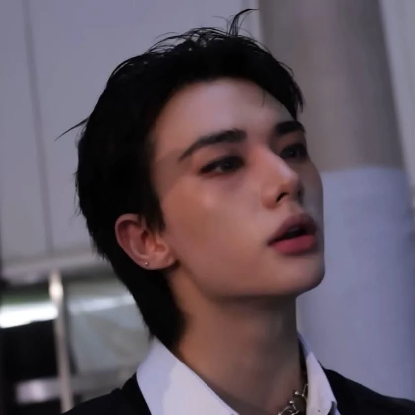 hyunjin thumbnail
