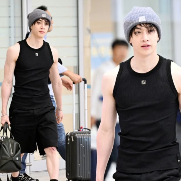 Bangchan on the same plane as you!!! thumbnail