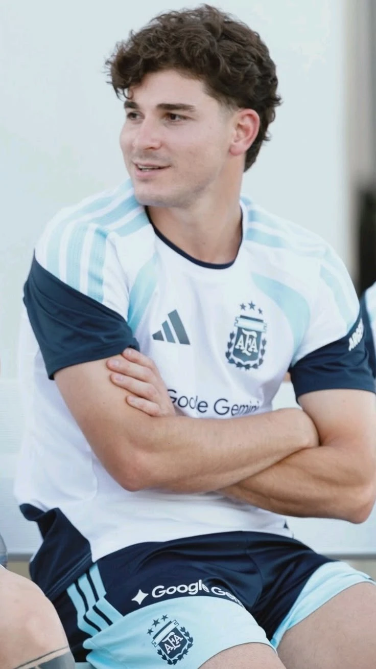 Julián Alvarez thumbnail