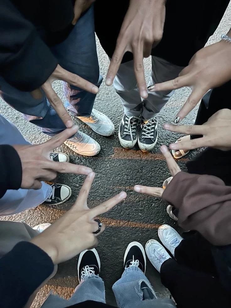 Group of friends thumbnail