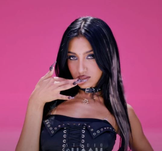 𝑳𝒂𝒓𝒂 𝑹𝒂𝒋. thumbnail