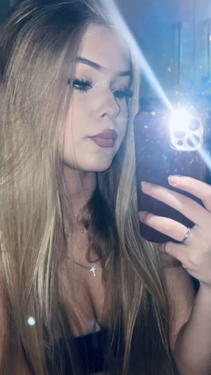 Larissa - Popular at school thumbnail