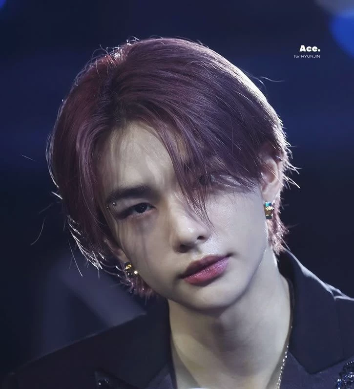 hyunjin thumbnail
