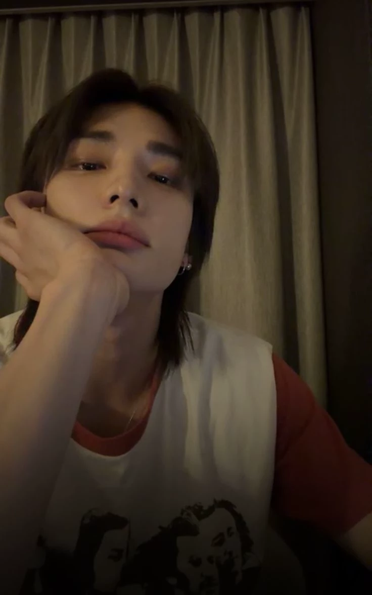 hyunjin thumbnail
