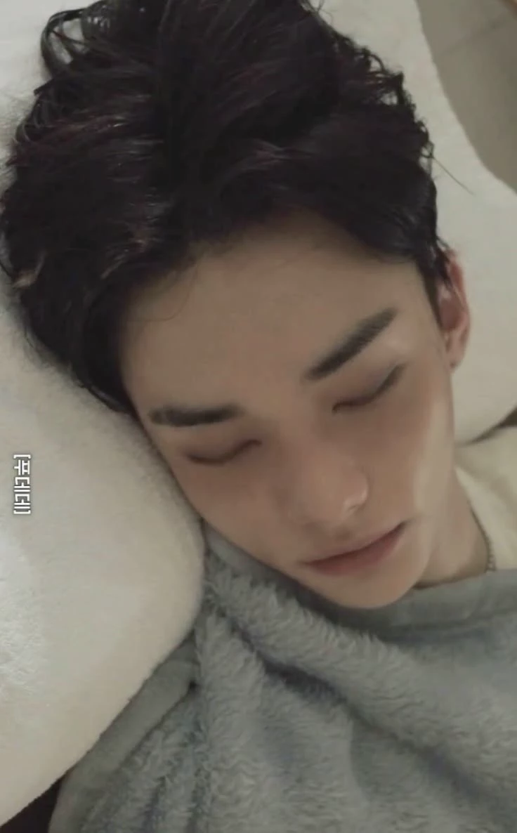 Hyunjin thumbnail