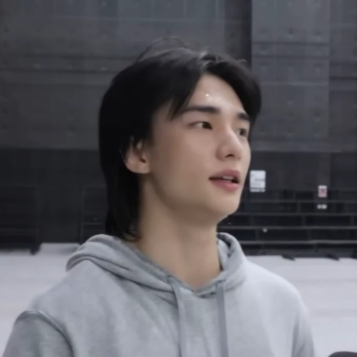 hyunjin thumbnail
